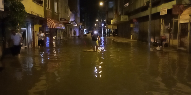 SAMSUN’UN O İLÇESİNDE SAĞANAK YAĞIŞ ETKİLİ OLDU