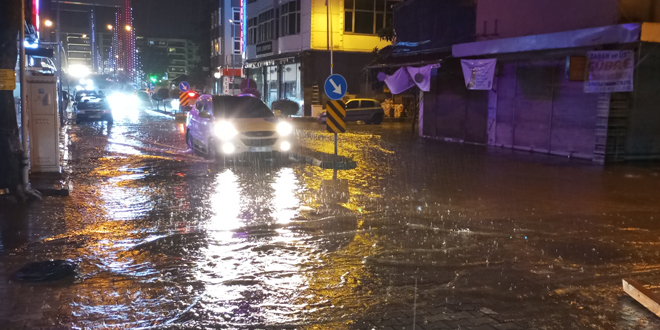 SAMSUN’UN O İLÇESİNDE SAĞANAK YAĞIŞ ETKİLİ OLDU